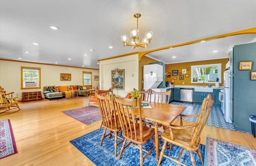Cooperstown House | Artist Retreat-Eclectic Charm & Scenic Countryside