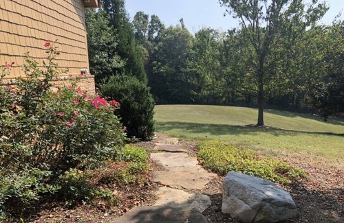 Jonesborough Apartment | Artist Retreat with beautiful views to photograph or paint or just to relax.
