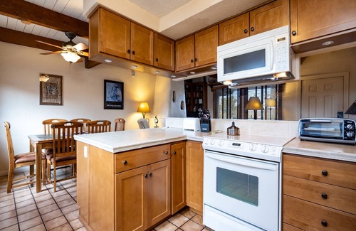 Northeast Santa Fe Condo | Artist Road 31 | Stunning Mountain Views, Pool Access, Near the Plaza