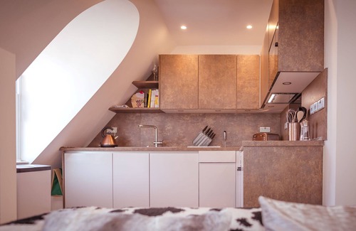 St Leonards-On-Sea Apartment | Artist's Loft - stylish 1-bed just 5 mins stroll from the beach