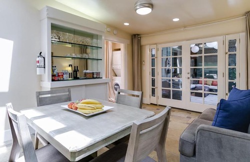 Lamanda Park House | Artist's Retreat in Secluded Pasadena Guesthouse