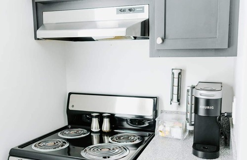 Edgehill Apartment | Artist's Suite: Luxe Music Row Stay, Walk to Gulch!