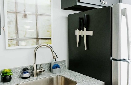 Edgehill Apartment | Artist's Suite: Luxe Music Row Stay, Walk to Gulch!