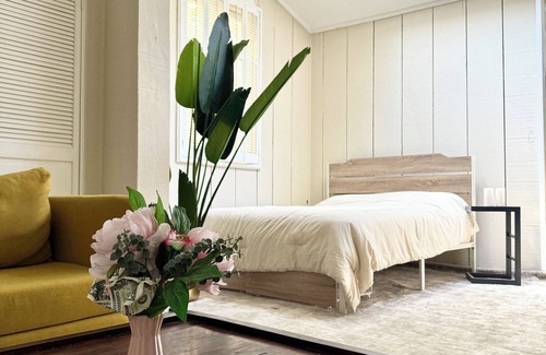 Norma Triangle Apartment | Artist Studio in West Hollywood