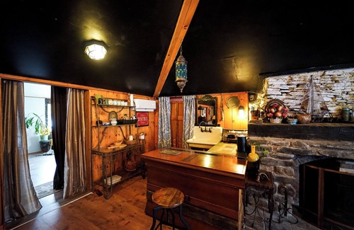 Kerhonkson Cottage | Artist Studio Retreat - a Modern Vintage 2-bedroom cottage in the Catskills