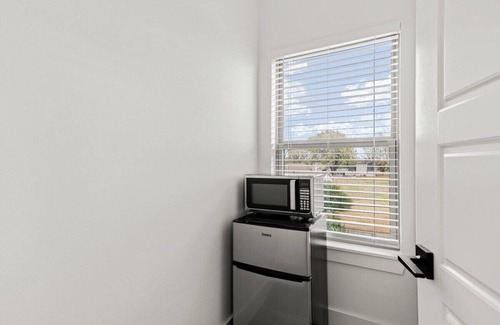 Bentonville Condo | 🎨 Artistic 1BR Near Crystal Bridges & Trails