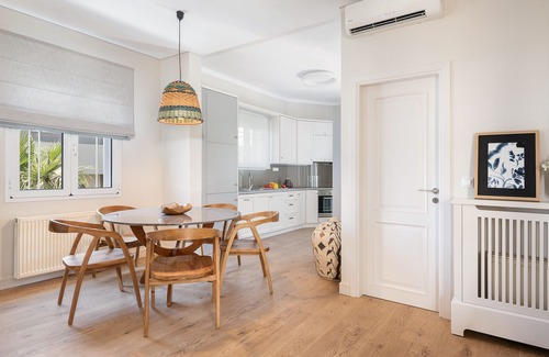 Kato Galatas Apartment | Artistic 2 Bedroom apt in front of the sea