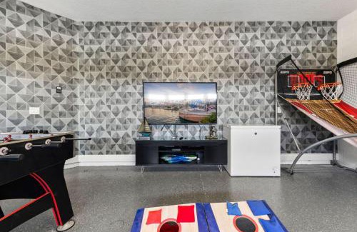 Bay Lake House | Artistic 6 Bdrm Home with Games Room at Encore