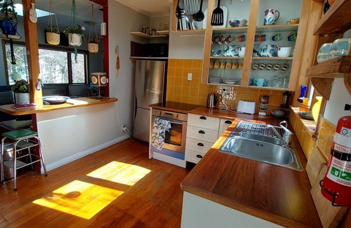 Raumati South House | Artistic cottage and Garden sanctuary