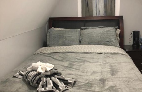 Queens Apartment | Artistic Cozy Home