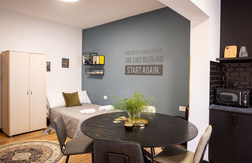 Haifa Apartment | Artistic Vibes Haifa Hub by Sea N' Rent