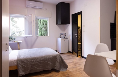 Haifa Apartment | Artistic Vibes Orange Studio by Sea N' Rent