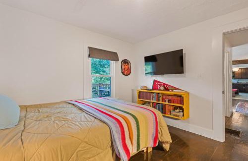 Waynesville House | Artistically furnished Creekside House with Pond