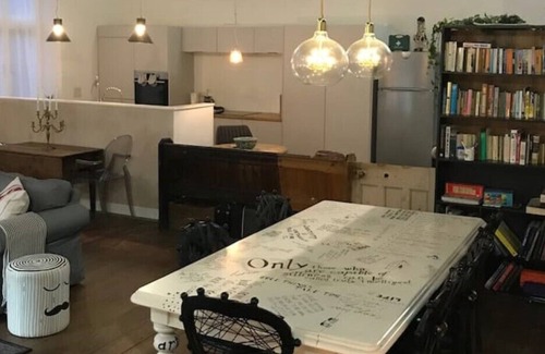 Briston House | Artists and musicians Chapel