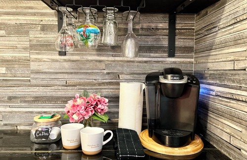 Old Northwood Historic District House | Artist’s Garden Studio with Hot tubn