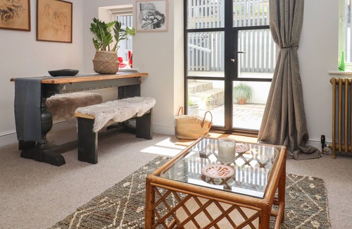 Battle Apartment | ARTISTS HIDEAWAY, pet friendly, country holiday cottage in Battle