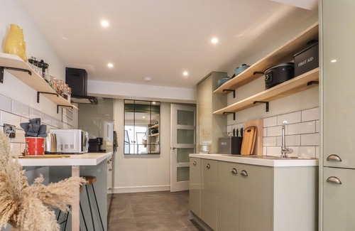 Battle Apartment | ARTISTS HIDEAWAY, pet friendly, country holiday cottage in Battle