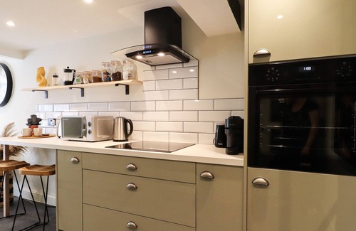 Battle Apartment | ARTISTS HIDEAWAY, pet friendly, country holiday cottage in Battle