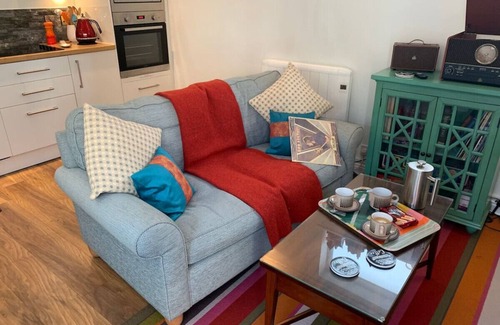 Harrogate Cottage | Artists’ Loft near Hornbeam Park,Artists’ Cottages