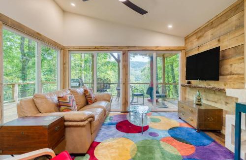Fairview House | Artist’s Palette by AvantStay Colorful Retreat