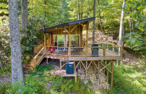 Fairview House | Artist’s Palette by AvantStay Colorful Retreat