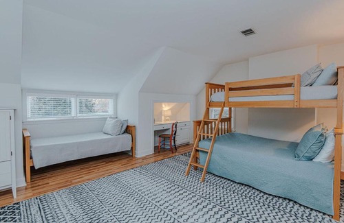 Old Irving Park Apartment | Artopia Retreat