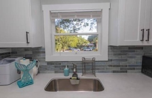 Village of the Arts Apartment | ArtSea2. 2BR · Upstairs Retreat w/Ample Parking | Near Beaches & LECOM