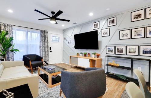 Denver Heights House | Artsy - A Birdy Vacation Rental
