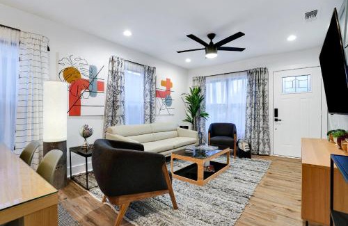 Denver Heights House | Artsy - A Birdy Vacation Rental