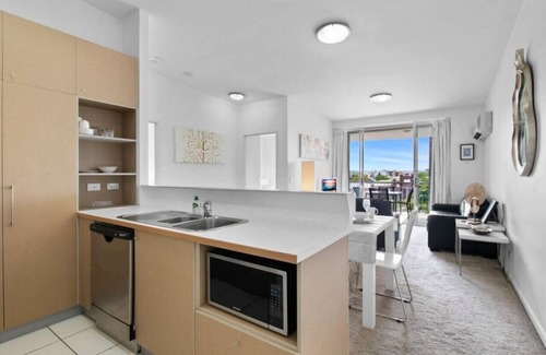 Fortitude Valley Apartment | Artsy Destination! Compact & Cosy 2 BR Apart @ Val