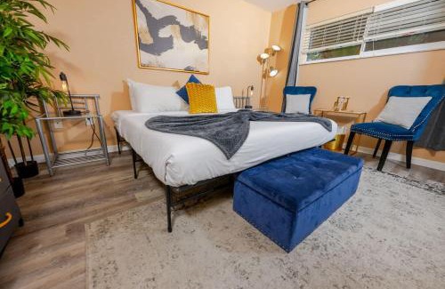 Arlington Park Apartment | Artsy Getaway with Vibrant Design Flair