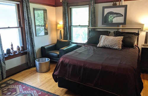 Marquette House | Artsy, Madison Isthmus, block from Willy St Co-op, under a mile to the Capitol!