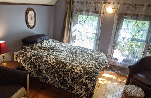 Marquette House | Artsy, Madison Isthmus, block from Willy St Co-op, under a mile to the Capitol!