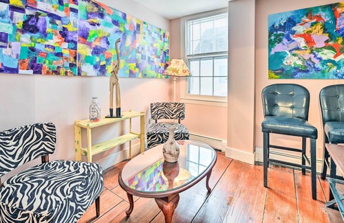 Oxford Apartment | Artsy Oxford Apartment: Walk to Farmers Market!