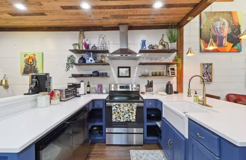 West Riverside House | Artsy Shotgun-Uptown New Orleans
