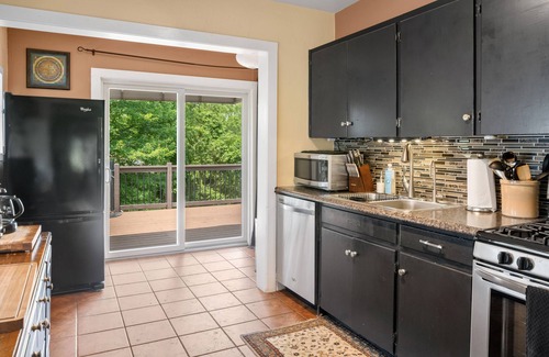 West Asheville Estates House | Artsy/Zen Bungalow W. Asheville - walk to coffee shops, restaurants, bars, park