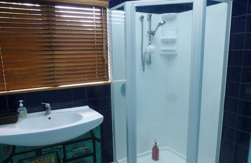 Eketahuna Apartment | Arty Place -where you can relax and enjoy art.