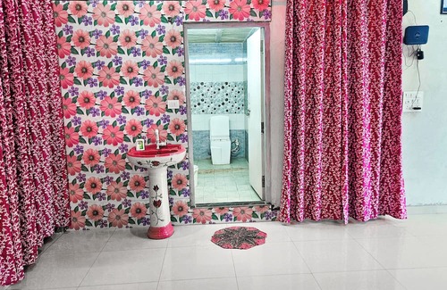 Mathura Bed & Breakfast | Arya Sadan Homestay
