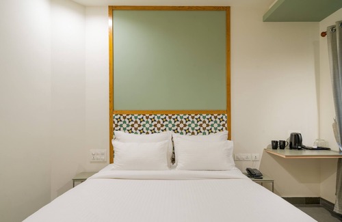 Kakkanad Hotel | Aryaas Regent