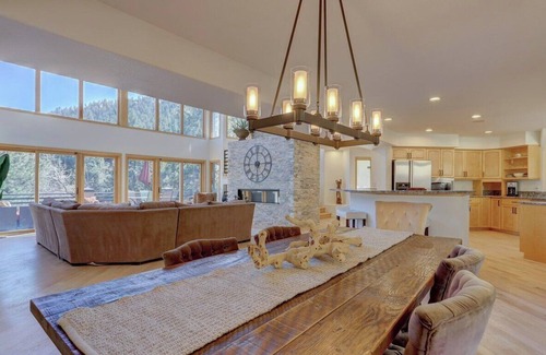 Boulder House | As Seen On TV: Boulder Mountain Retreat - 6 Bedroom, Walkable to Pearl, 2 acres