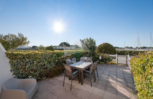 Le Grau-Du-Roi Apartment | AS20113-P2 Cabin, beautiful garden view on channel