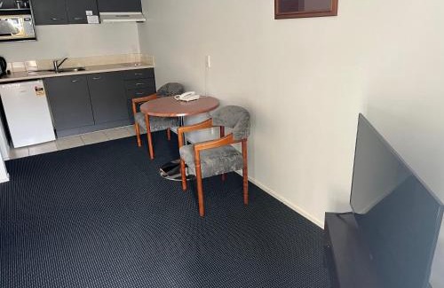 Newtown Cabin | Ascot Motor Lodge