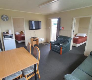 Westport Hotel | Ascot Motor Lodge
