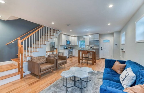 Washington House | Ash Abode - Free Secured Parking