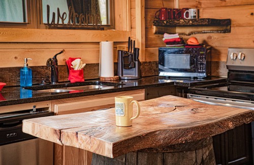 South Bloomingville Cabin | Ash Cave Cabin by The Inn & Spa at Cedar Falls