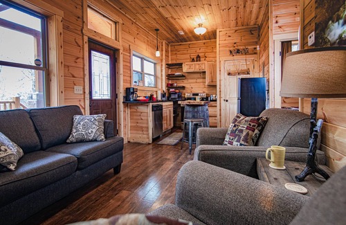 South Bloomingville Cabin | Ash Cave Cabin by The Inn & Spa at Cedar Falls