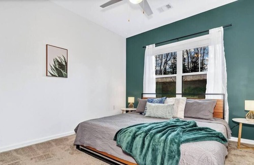 Avery Creek Apartment | Asheville Contemporary unit W/Pool & Clubhouse