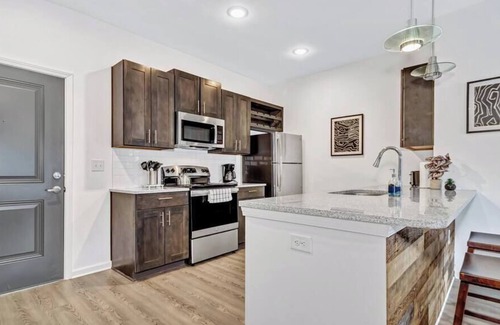 Avery Creek Apartment | Asheville Contemporary unit W/Pool & Clubhouse