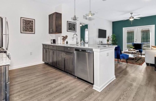 Avery Creek Apartment | Asheville Contemporary unit W/Pool & Clubhouse