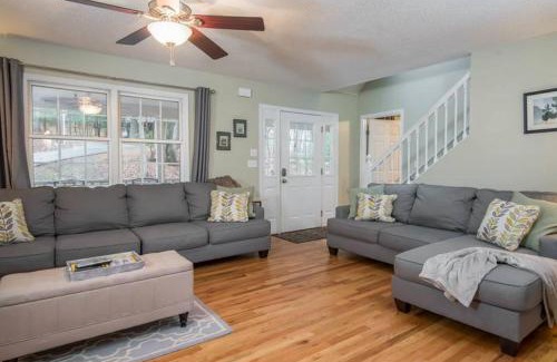 Fairview House | Asheville Cottage Retreat by AvantStay A Charm